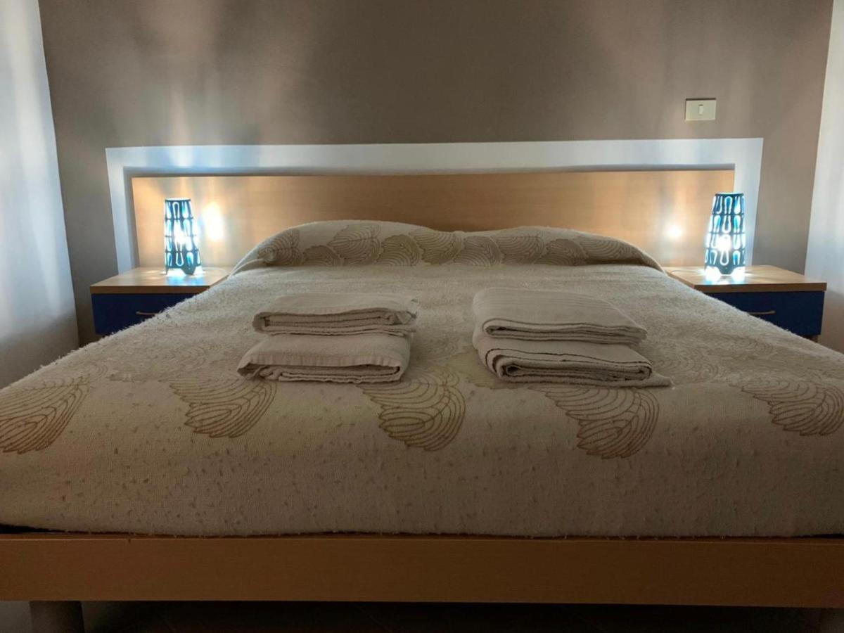 Apartment Tirreno Тирренія Екстер'єр фото