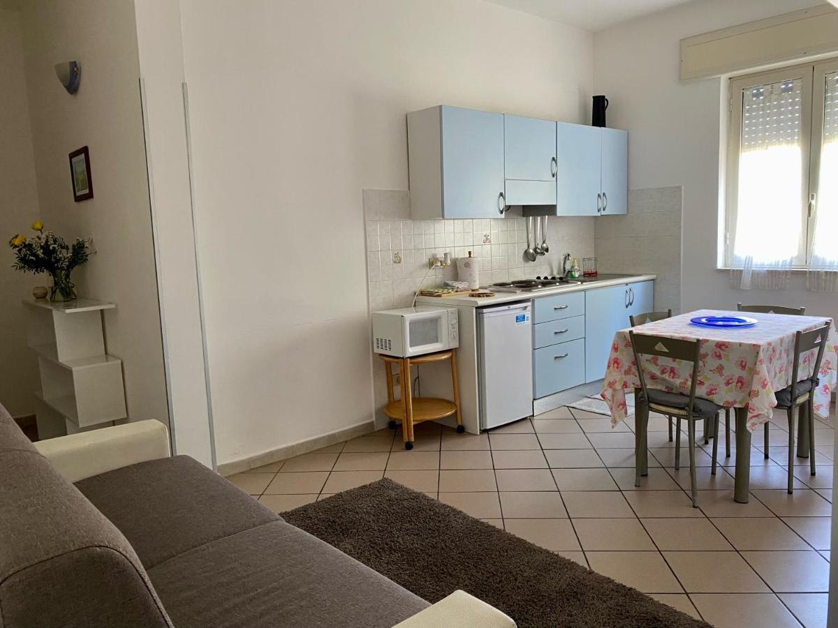 Apartment Tirreno Тирренія Екстер'єр фото