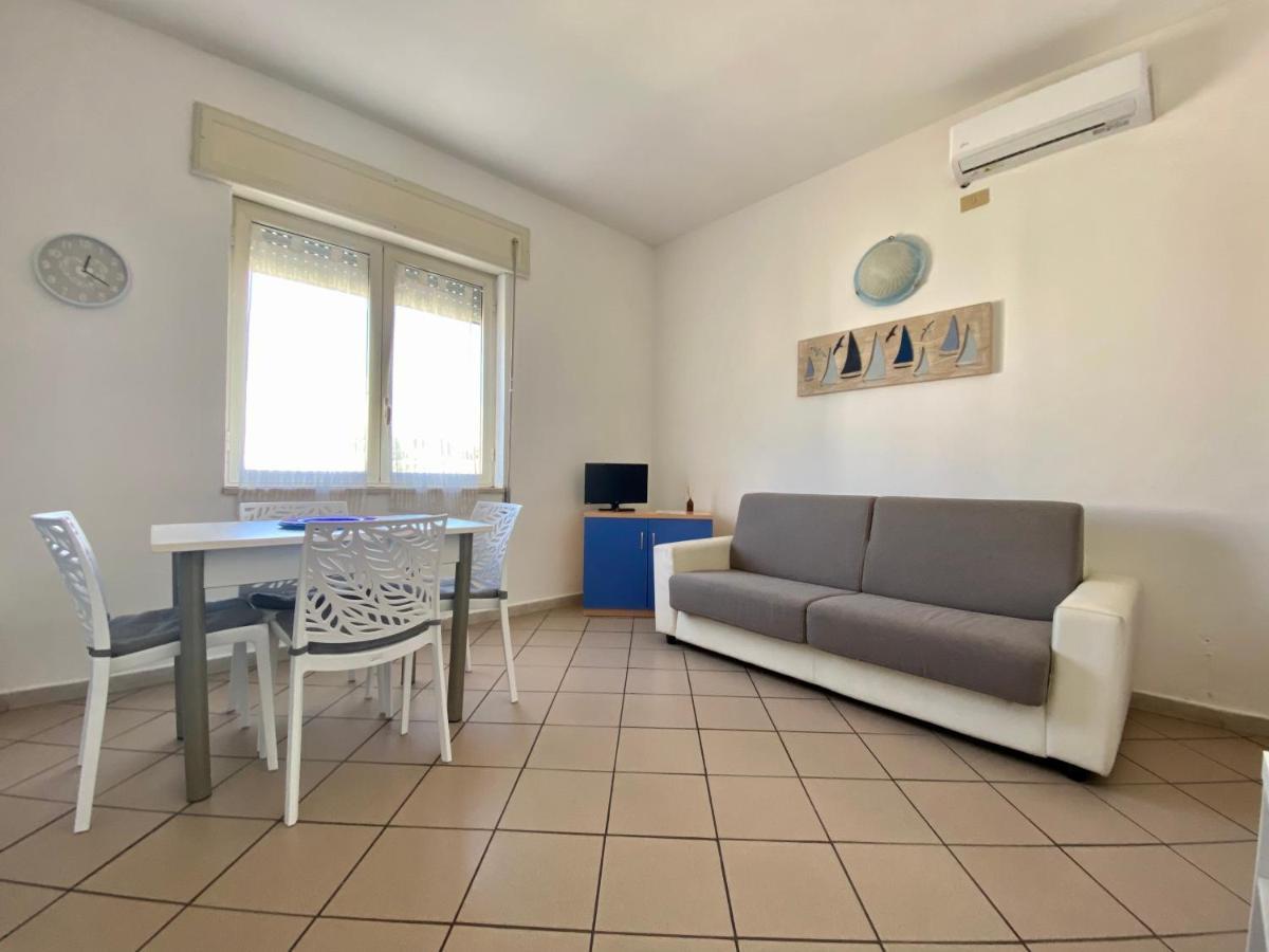 Apartment Tirreno Тирренія Екстер'єр фото