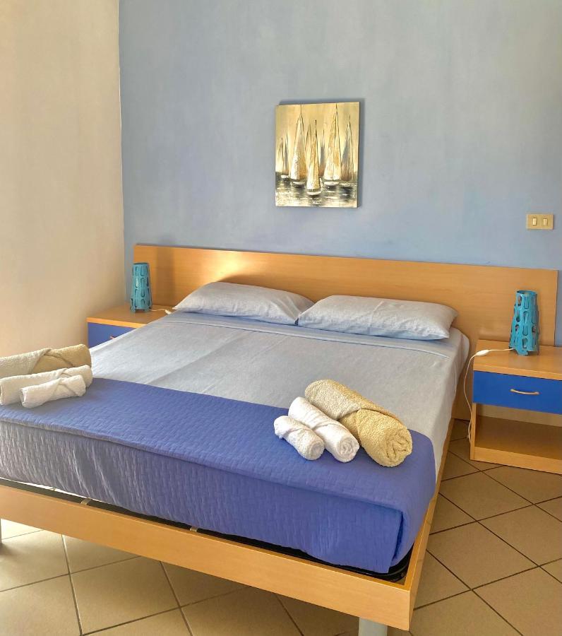Apartment Tirreno Тирренія Екстер'єр фото