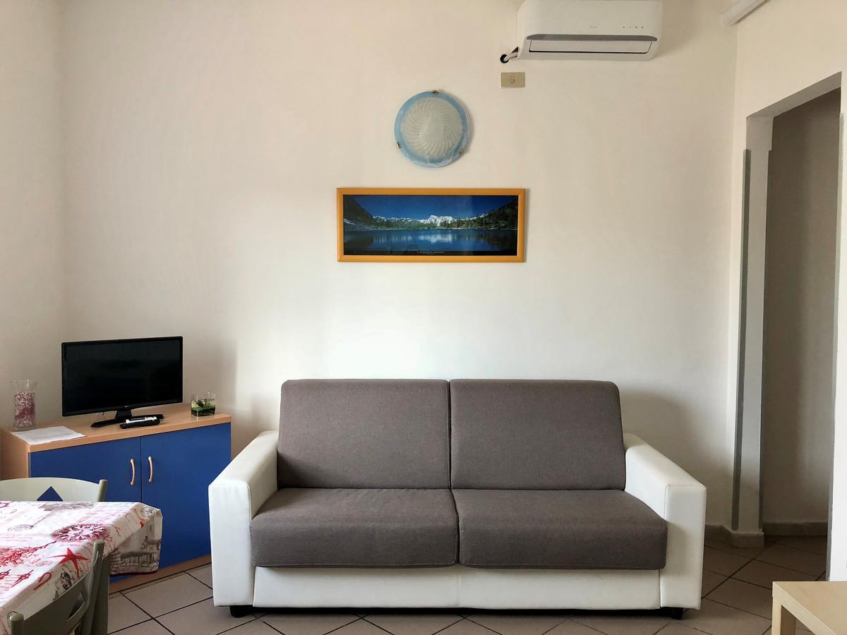 Apartment Tirreno Тирренія Екстер'єр фото